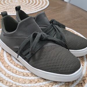 Austin Trading Co Womans Army Green Casual Sneakers, Size 8.5
